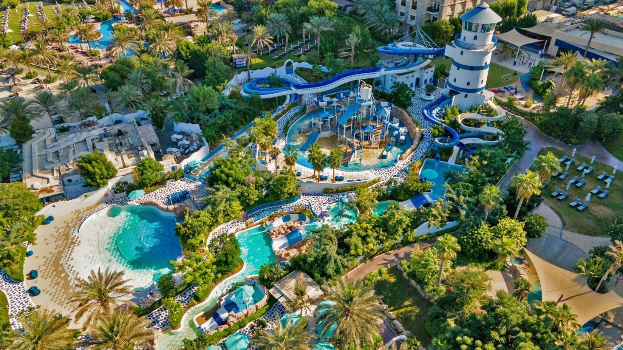 Le Meridien Mina Seyahi Beach Resort & Waterpark Dubái Exterior foto Aerial view of Wet'n'Wild Phoenix