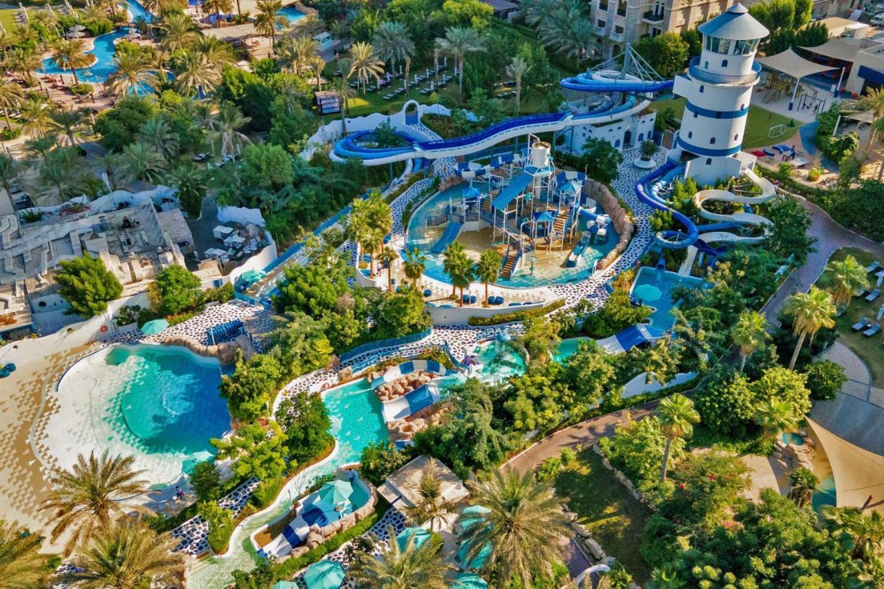 Le Meridien Mina Seyahi Beach Resort & Waterpark Dubái Exterior foto Aerial view of Wet'n'Wild Phoenix