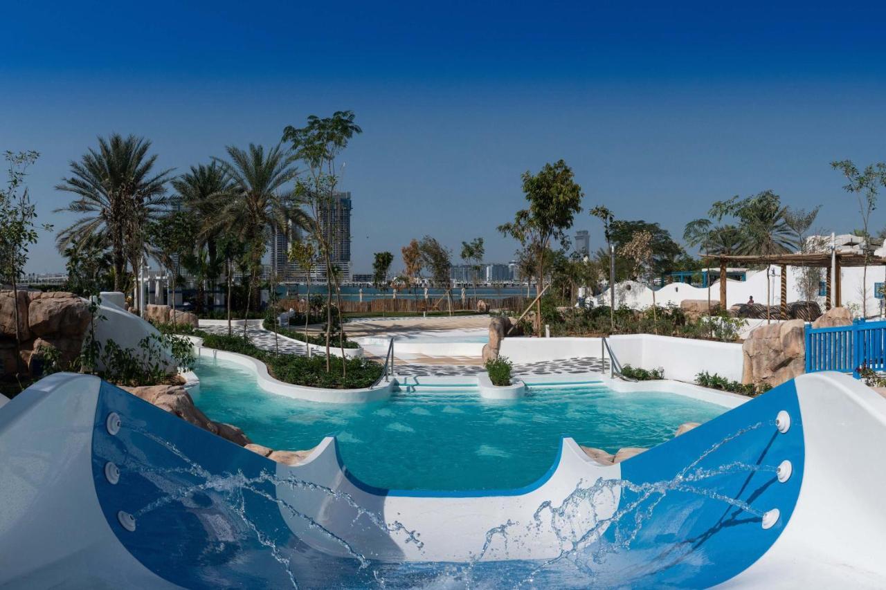 Le Meridien Mina Seyahi Beach Resort & Waterpark Dubái Exterior foto The Atlantis Waterpark