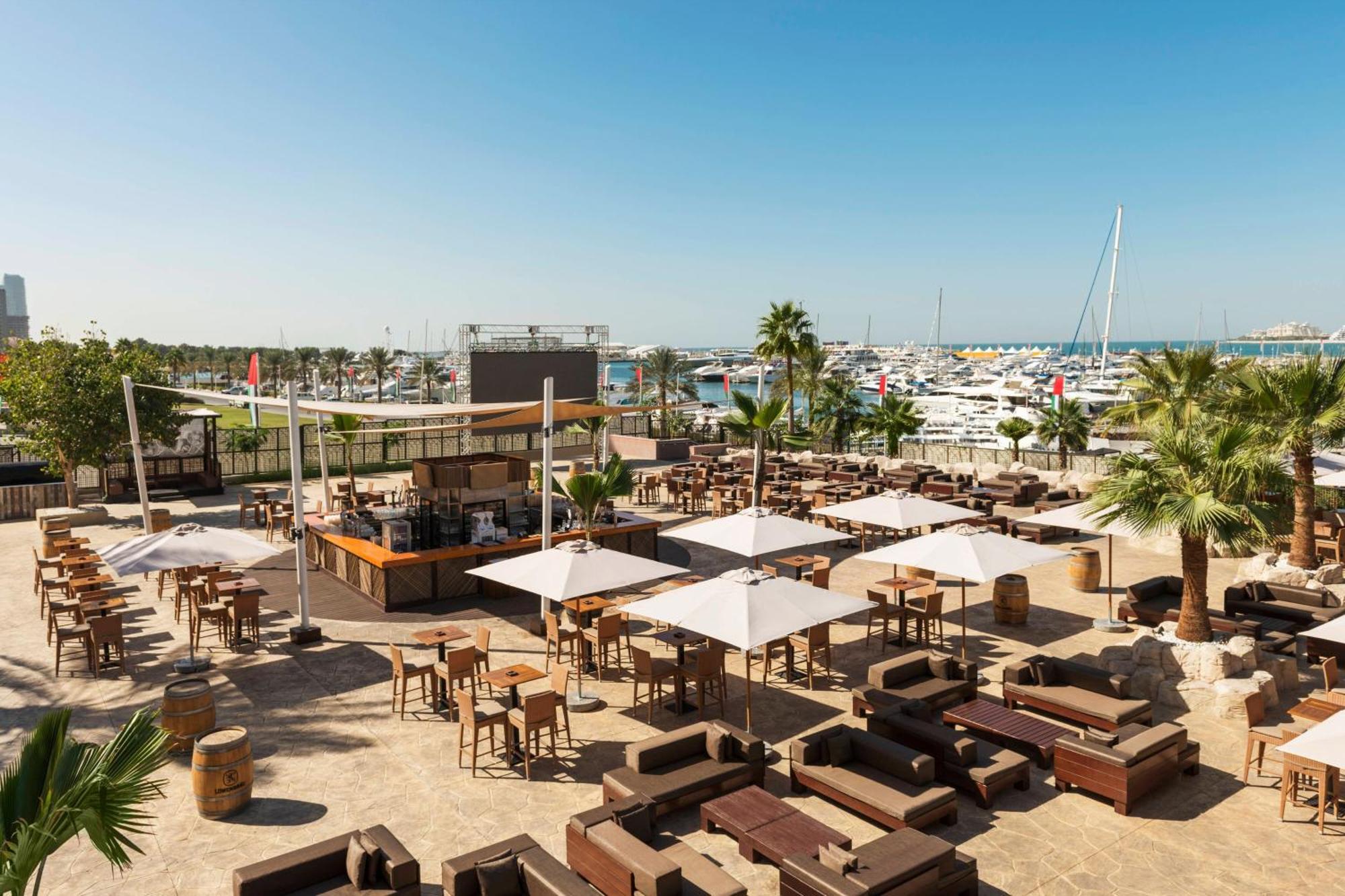 Le Meridien Mina Seyahi Beach Resort & Waterpark Dubái Exterior foto The Beach Club at the Dana Point Yacht Club