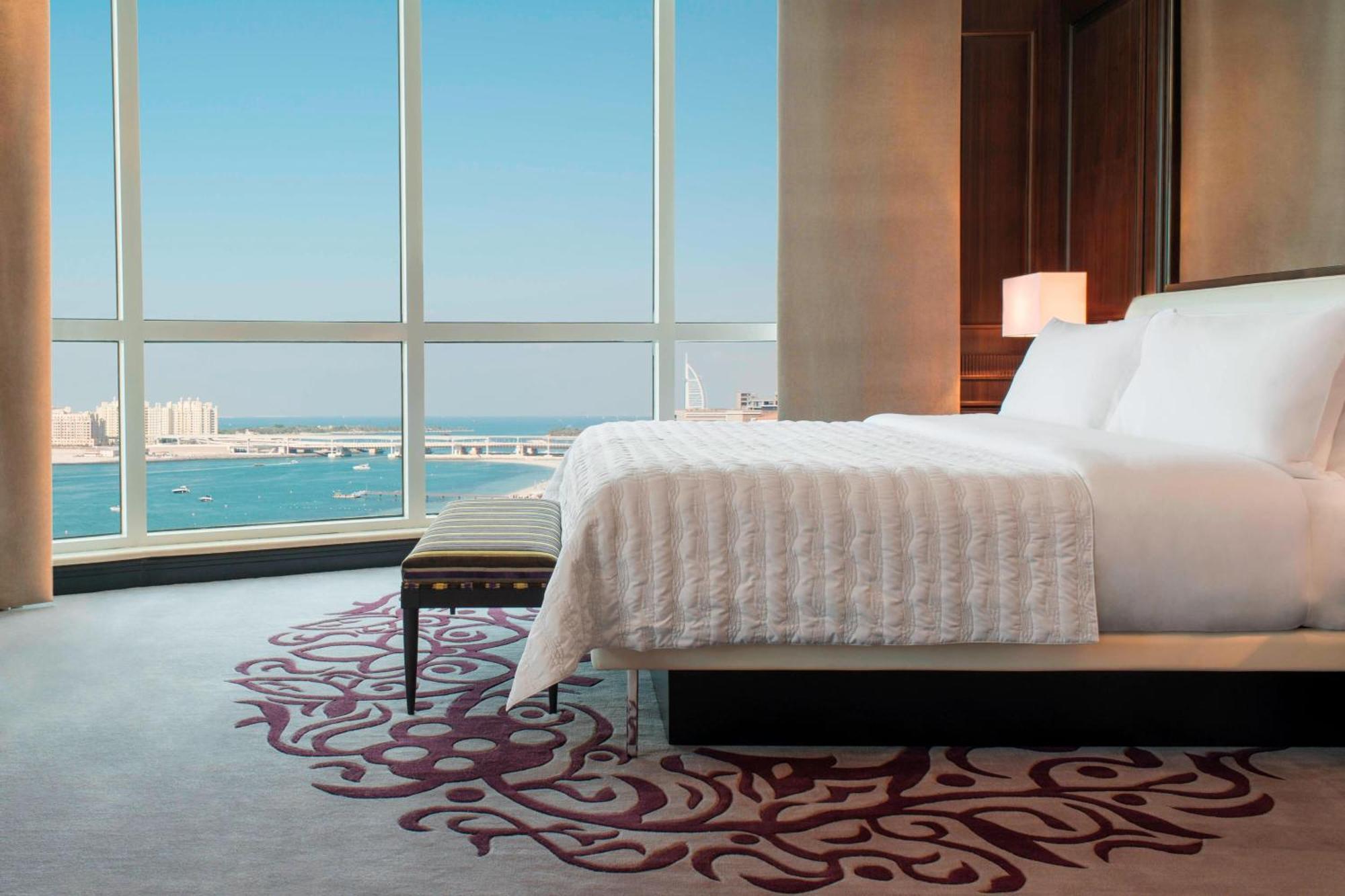 Le Meridien Mina Seyahi Beach Resort & Waterpark Dubái Exterior foto A bedroom at the Jumeirah Atlantis