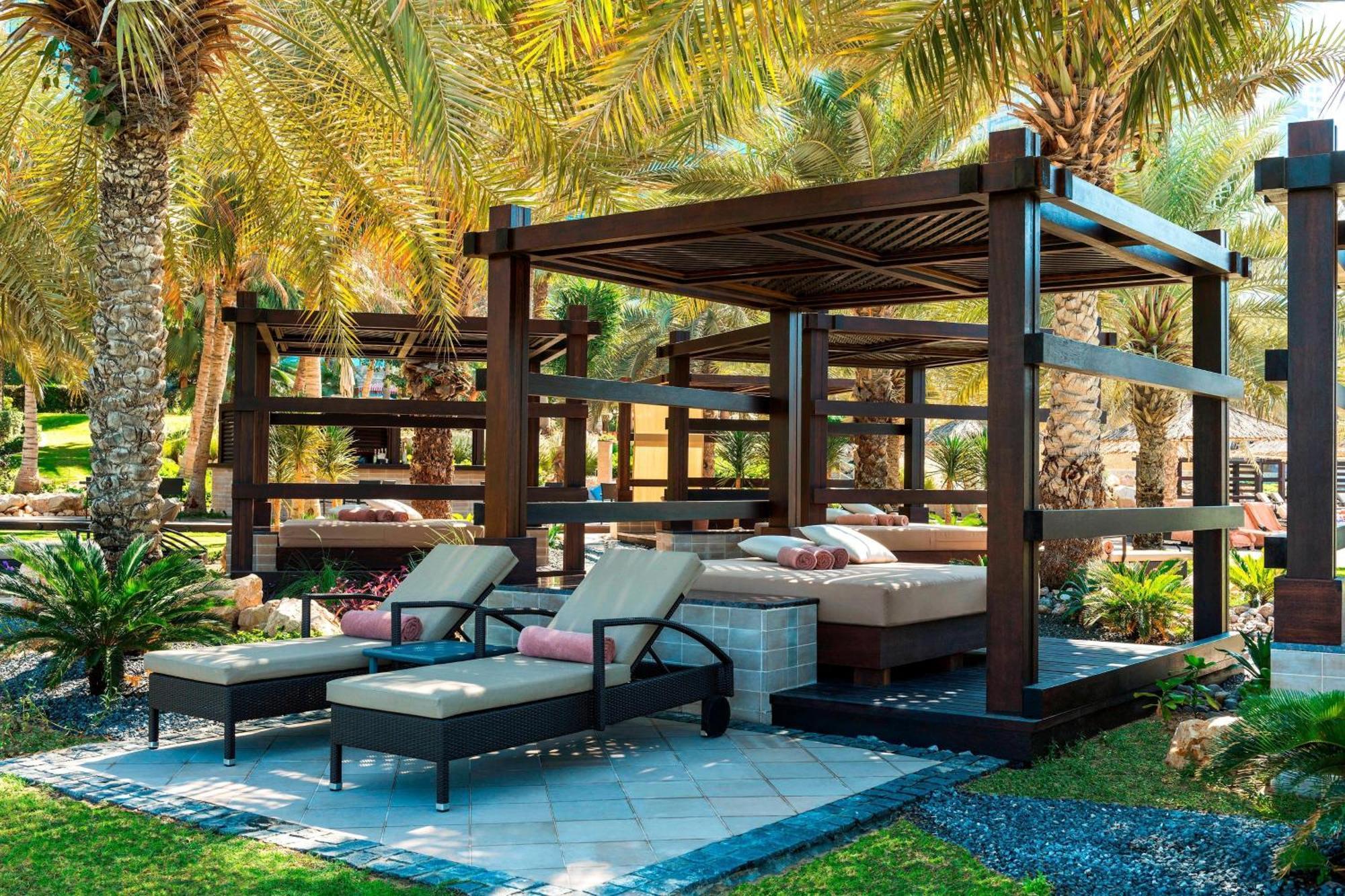 Le Meridien Mina Seyahi Beach Resort & Waterpark Dubái Exterior foto Cabana at the Westin The Palm, Dubai